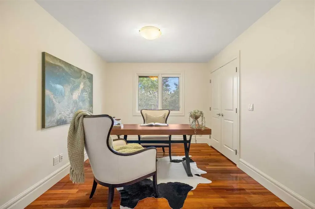 36 Baycrest Place SW