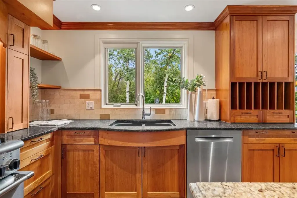 36 Baycrest Place SW