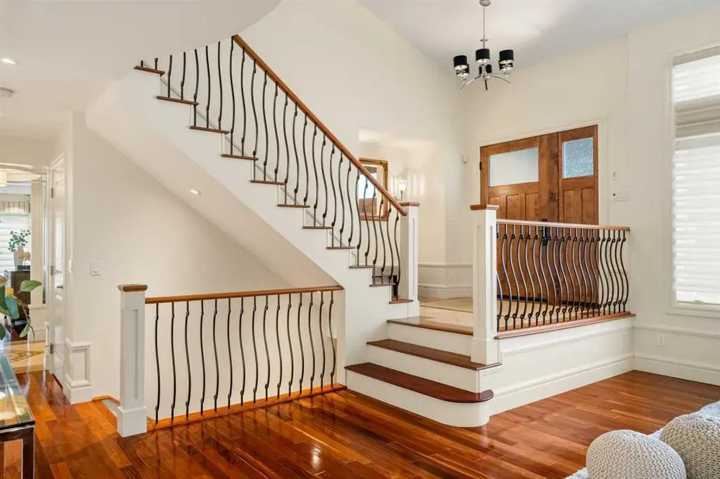 36 Baycrest Place SW