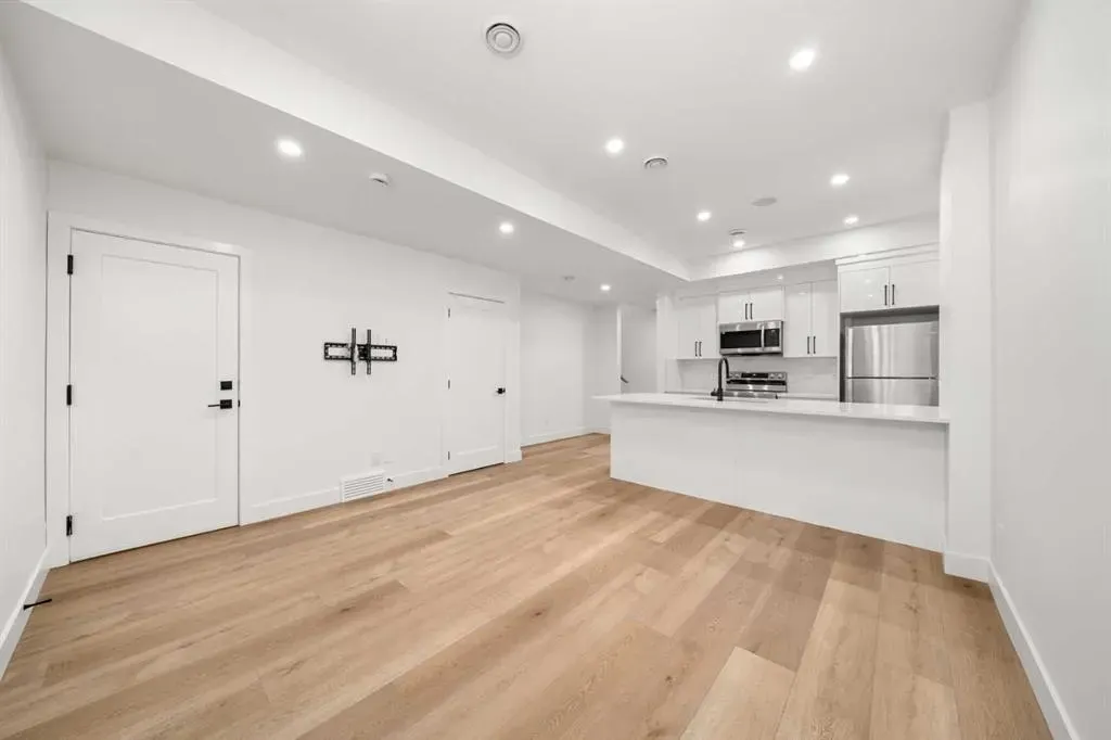 2503 20 Street SW