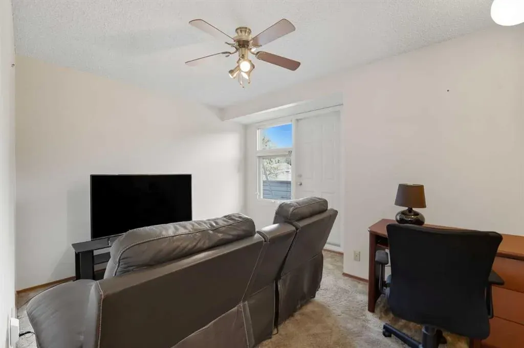 719 Willamette Drive SE