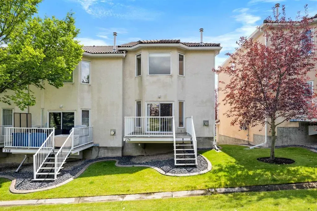 176 Hamptons Link NW