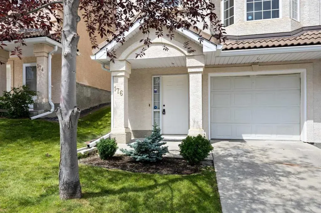 176 Hamptons Link NW