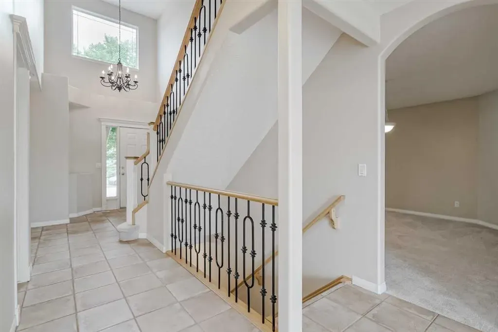 57 Royal Crest Terrace NW