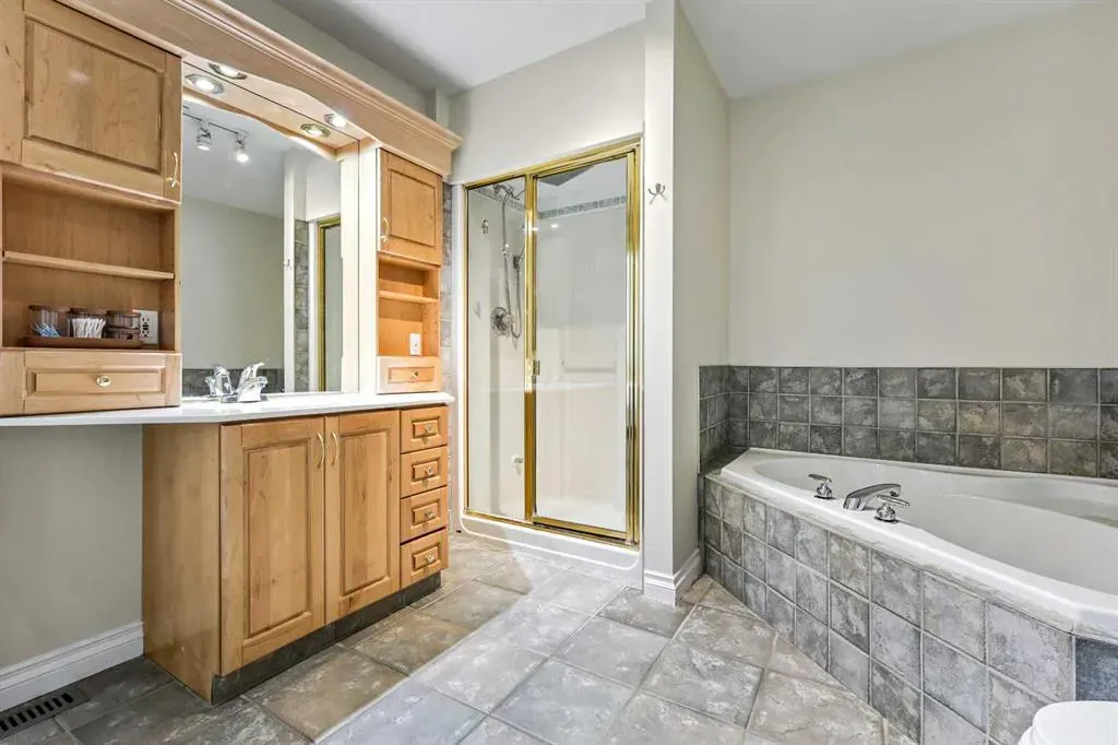 392 Killarney Glen Court SW