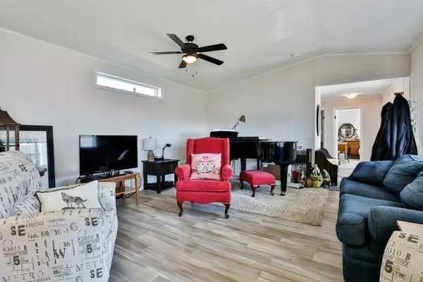 2037 Sunflower Crescent