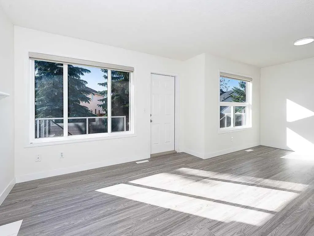 100 Catalina Circle NE
