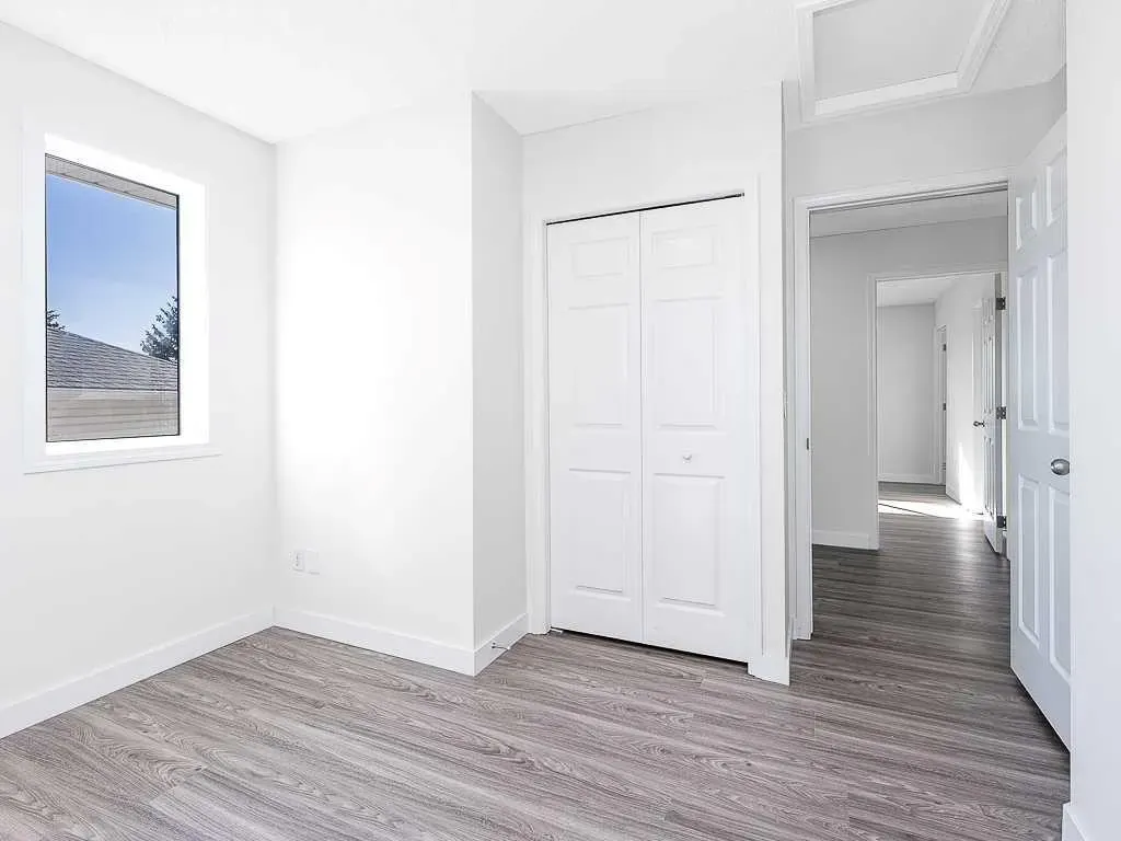 100 Catalina Circle NE
