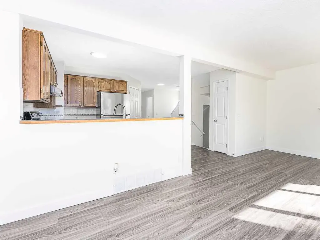 100 Catalina Circle NE