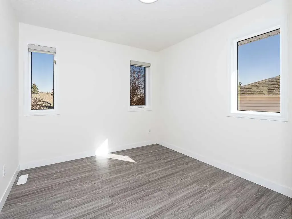 100 Catalina Circle NE