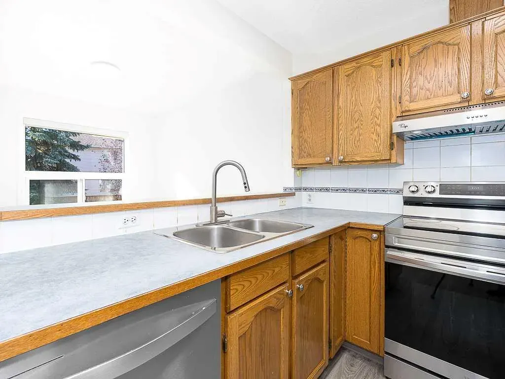100 Catalina Circle NE