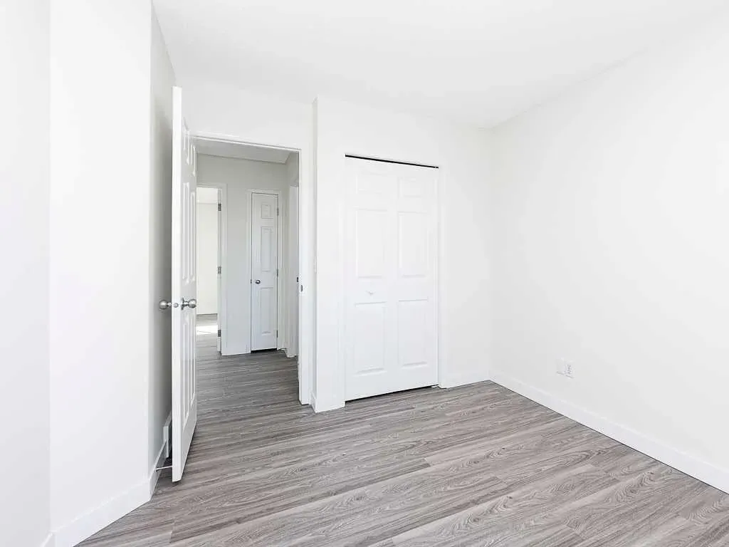 100 Catalina Circle NE