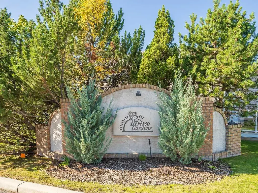 100 Catalina Circle NE