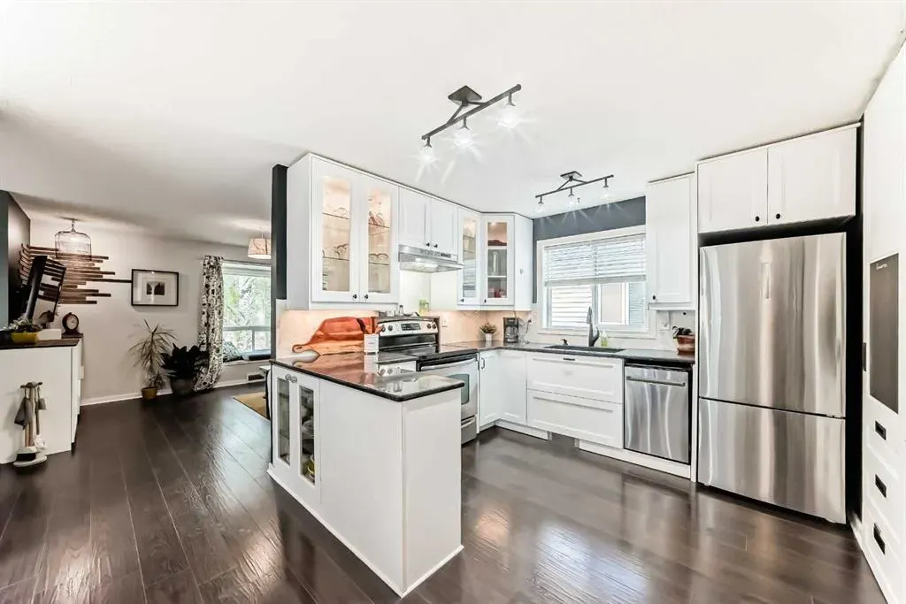 12 Taraglen Road NE