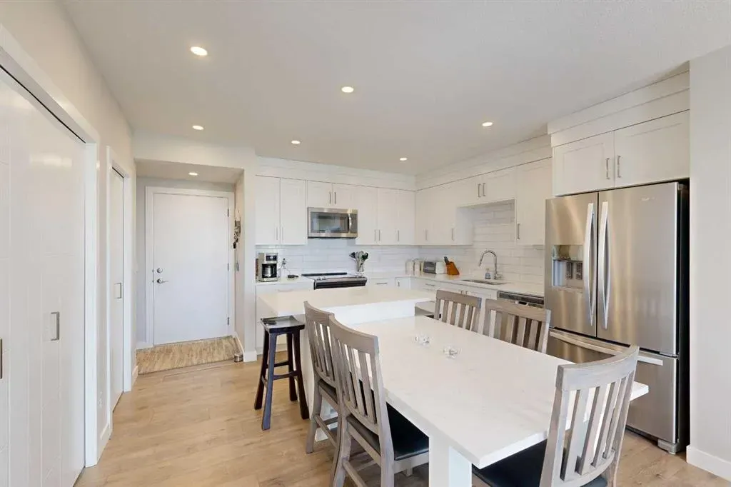 102 Drake Landing Wynd
