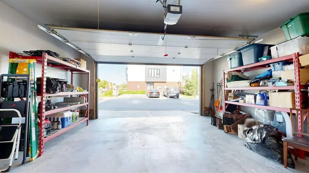 102 Drake Landing Wynd