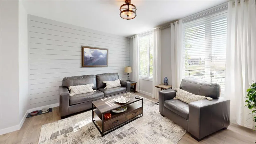 102 Drake Landing Wynd