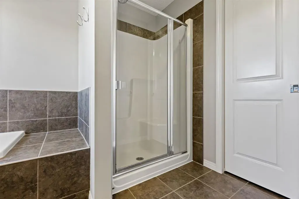 114 Everglen Crescent SW