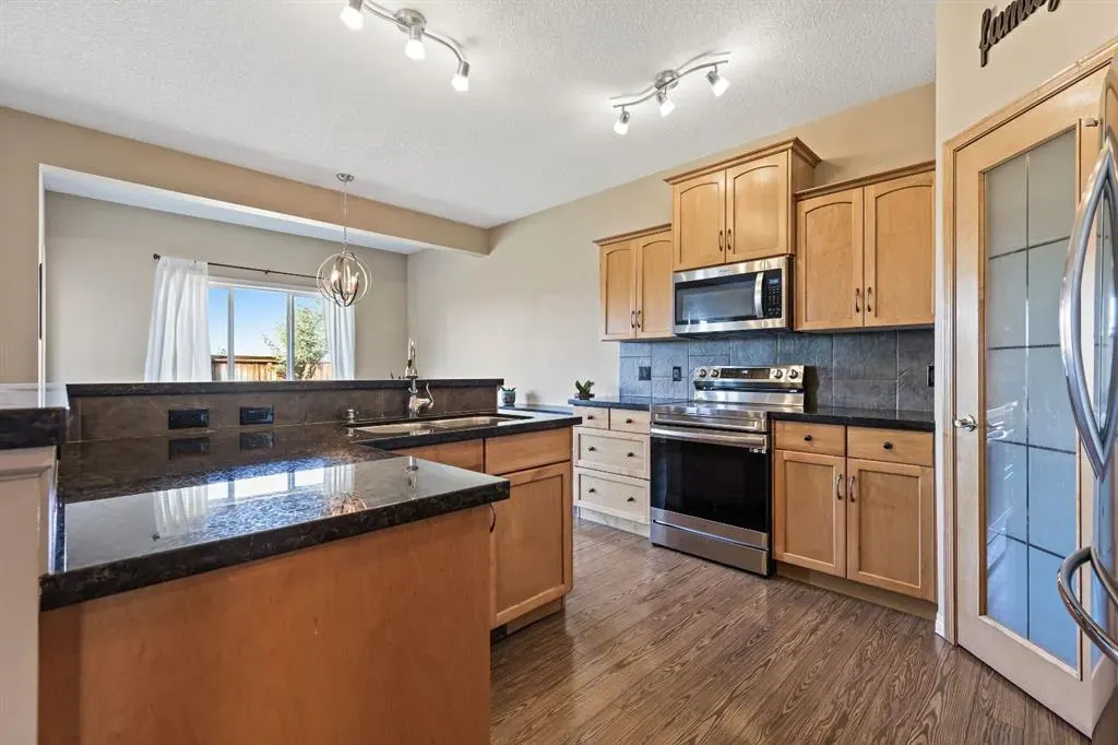 114 Everglen Crescent SW