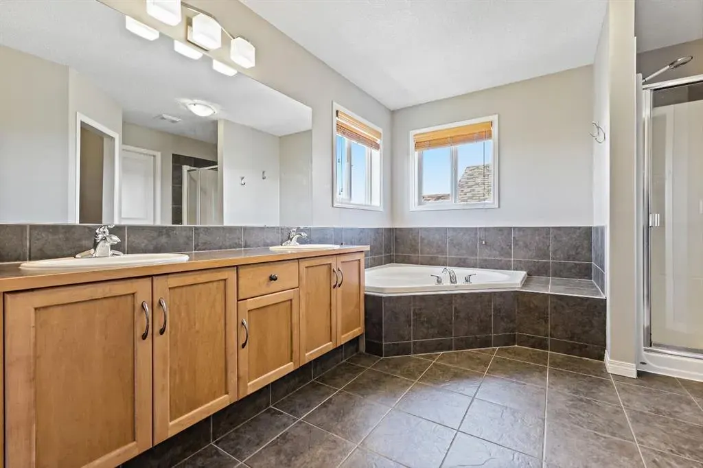 114 Everglen Crescent SW