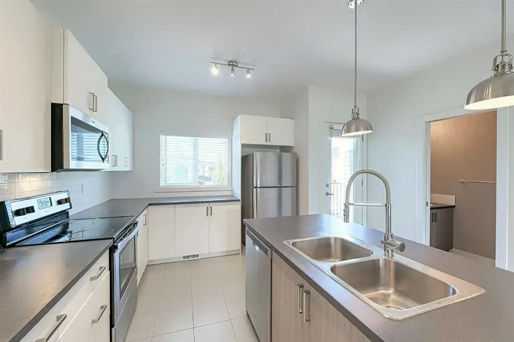 10 Walden Lane SE