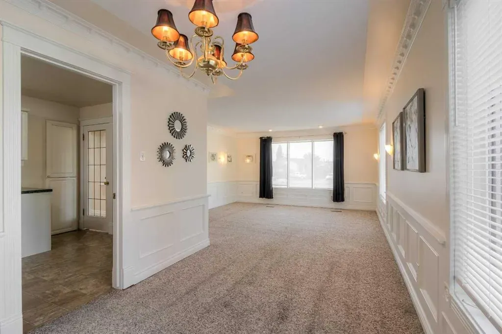654 Columbia Boulevard W