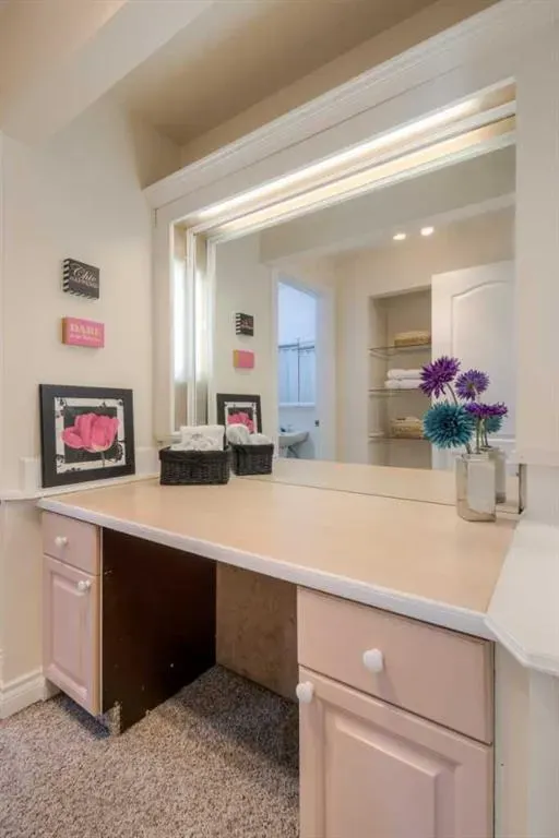 654 Columbia Boulevard W