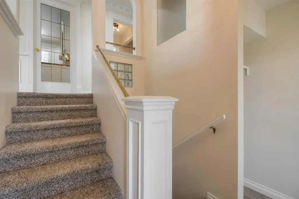 654 Columbia Boulevard W