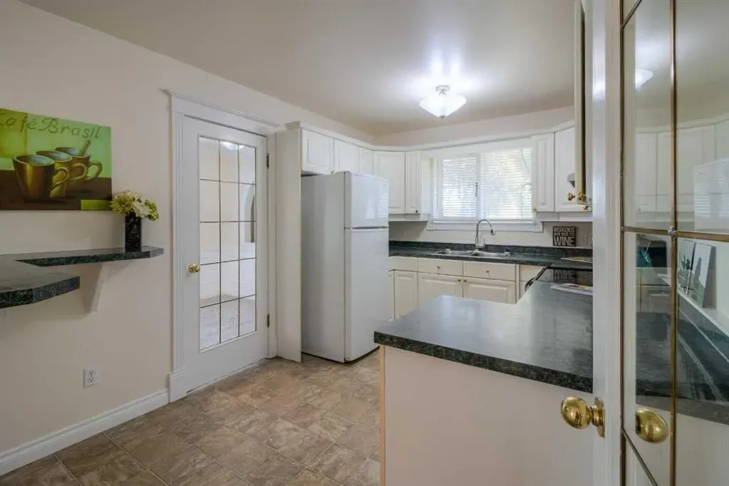 654 Columbia Boulevard W