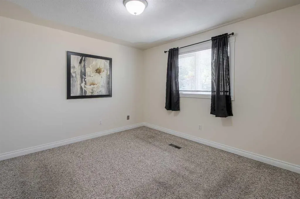 654 Columbia Boulevard W