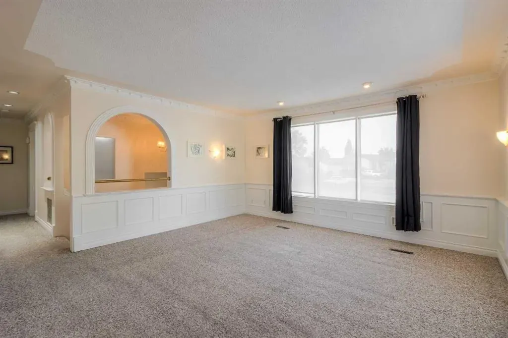 654 Columbia Boulevard W