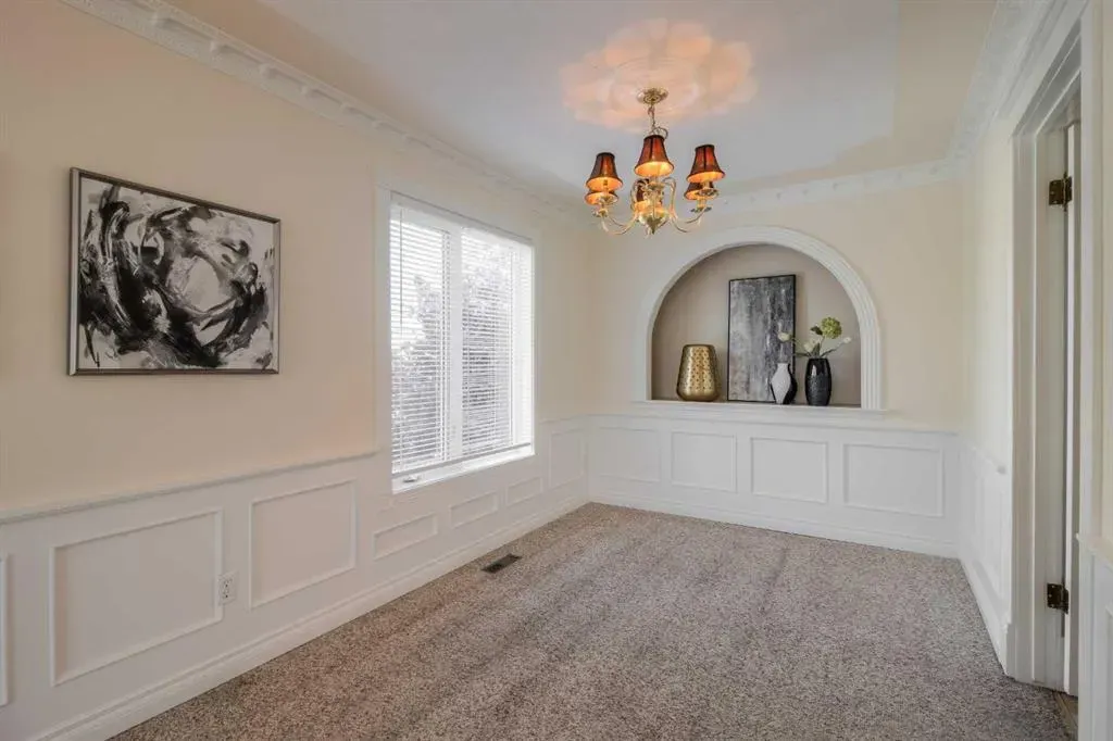 654 Columbia Boulevard W