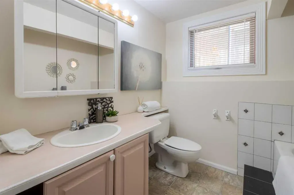 654 Columbia Boulevard W