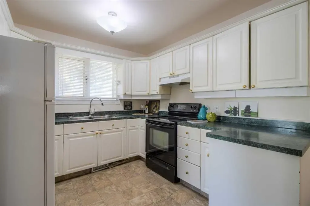 654 Columbia Boulevard W