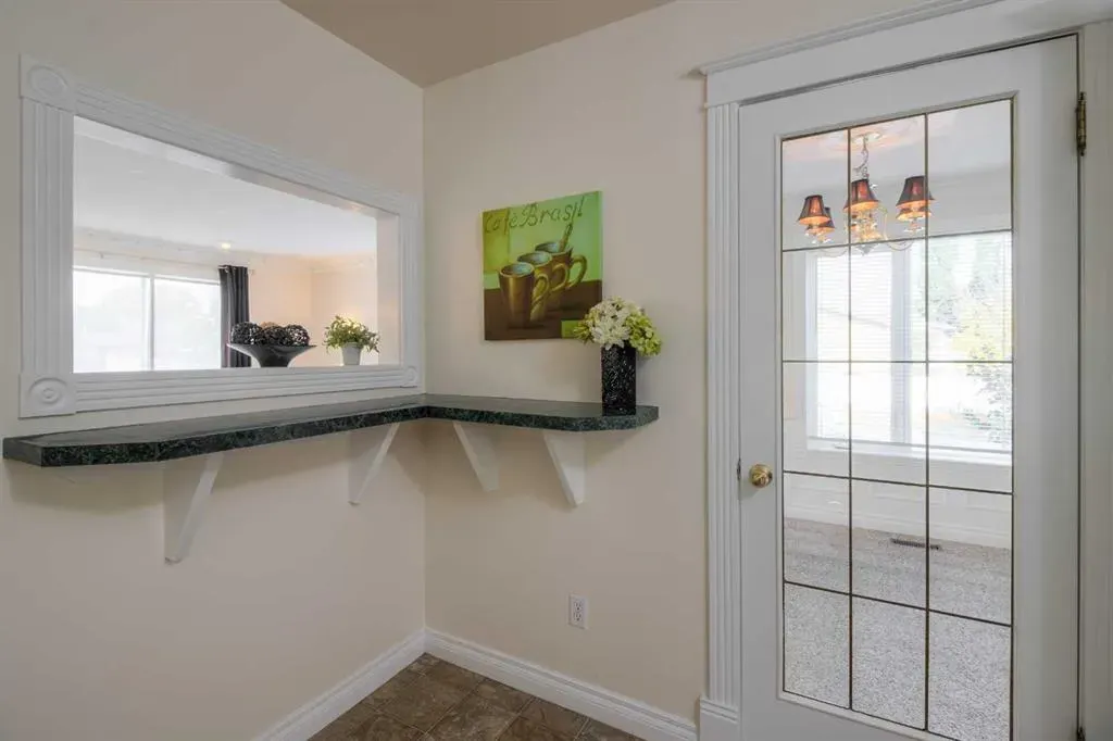 654 Columbia Boulevard W