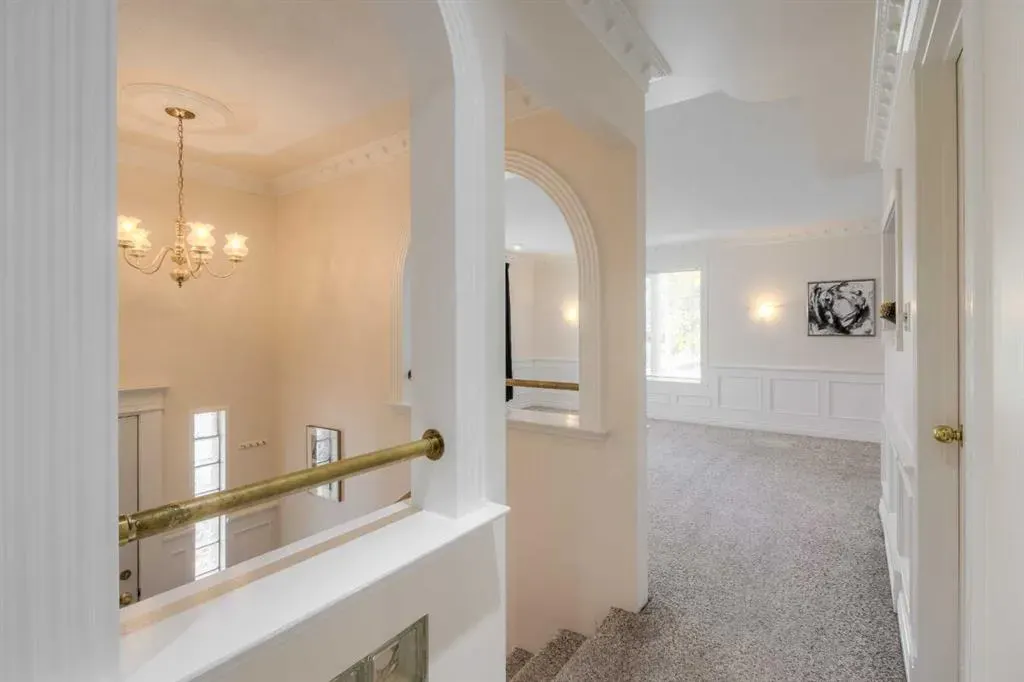 654 Columbia Boulevard W
