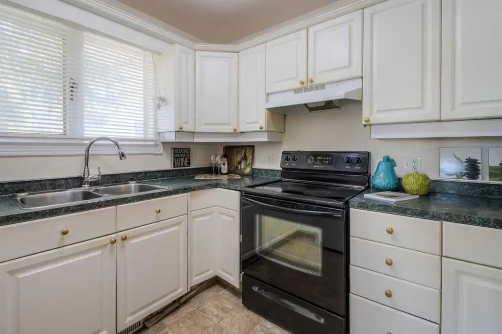 654 Columbia Boulevard W