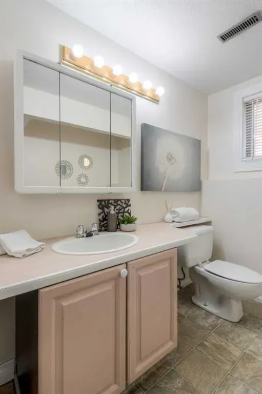 654 Columbia Boulevard W