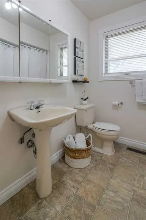 654 Columbia Boulevard W