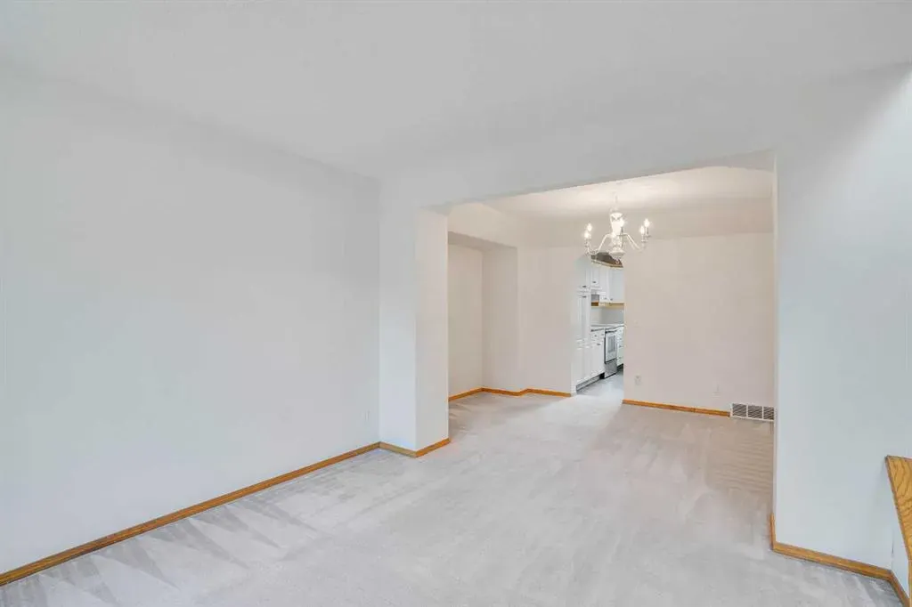 82 Edgevalley Close NW