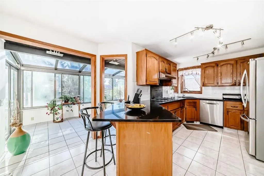 142 Edgeview Road NW