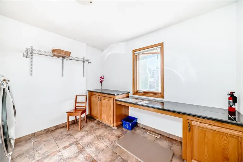 142 Edgeview Road NW