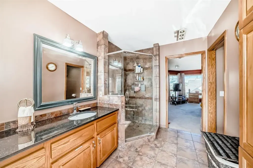 142 Edgeview Road NW
