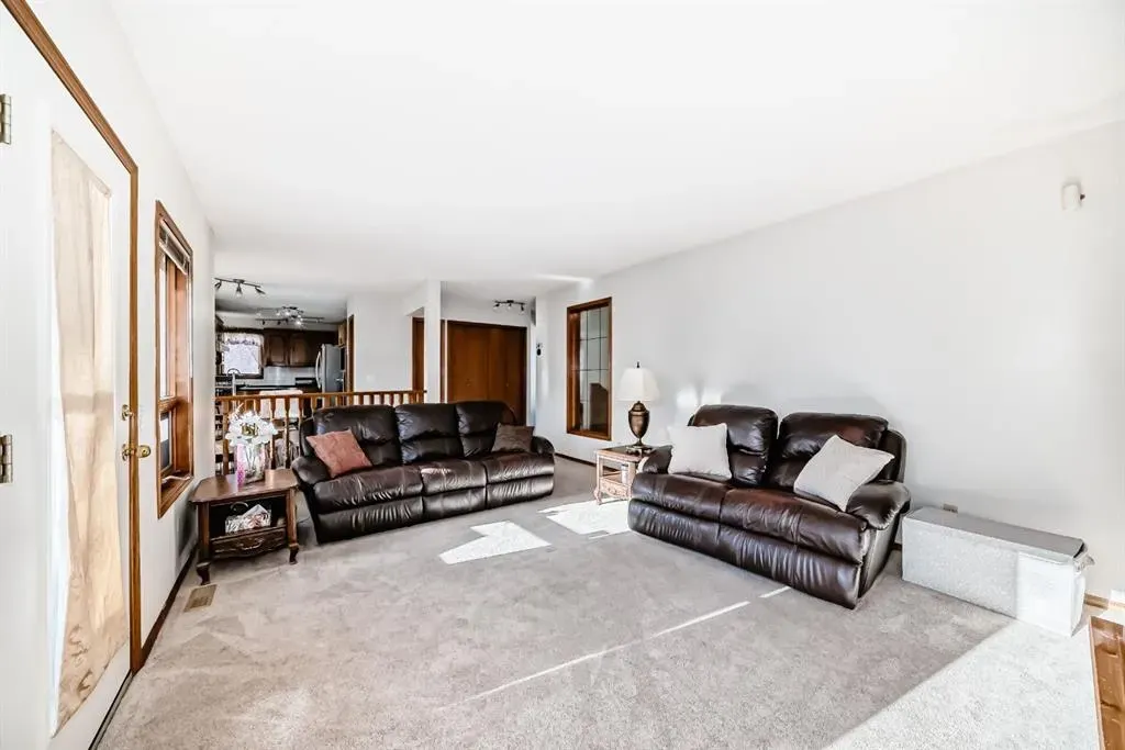 142 Edgeview Road NW