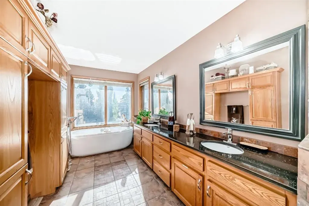 142 Edgeview Road NW