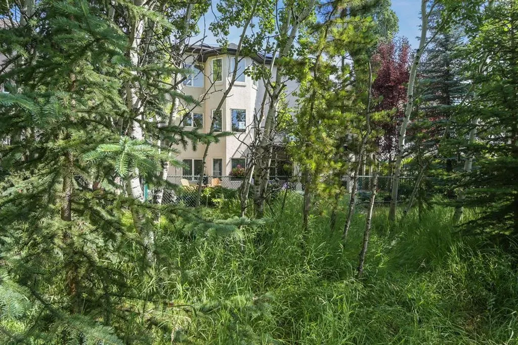 1458 Strathcona Drive SW