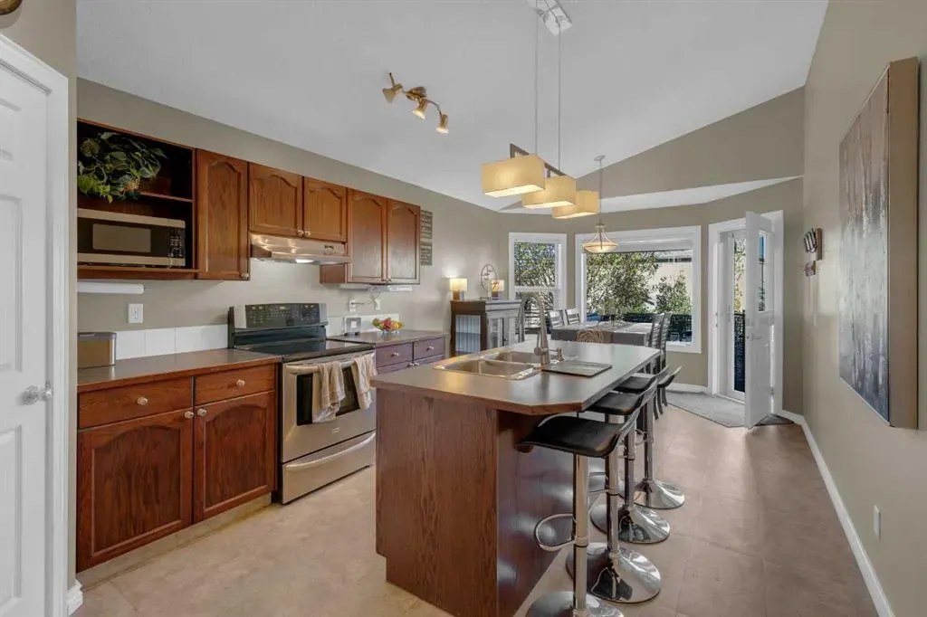 266 Canals Circle SW