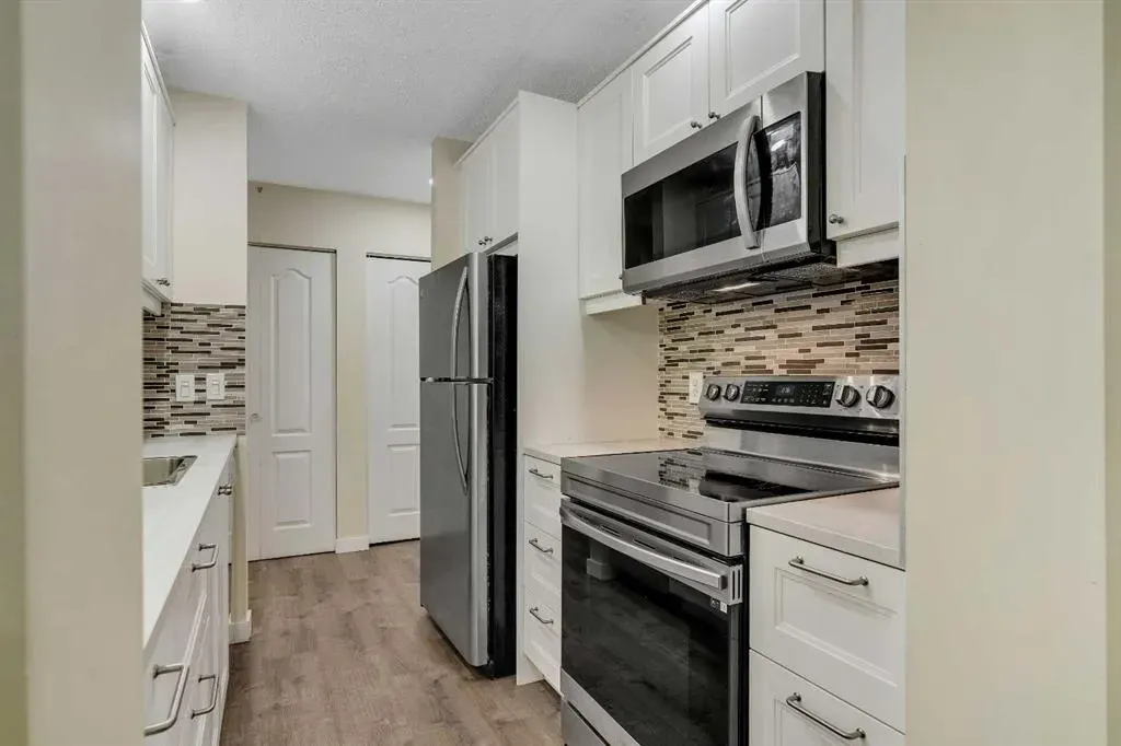 11 Dover Point SE, #104