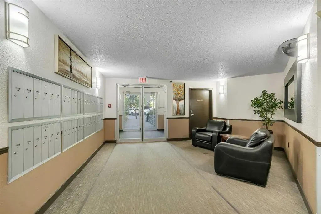 11 Dover Point SE, #104