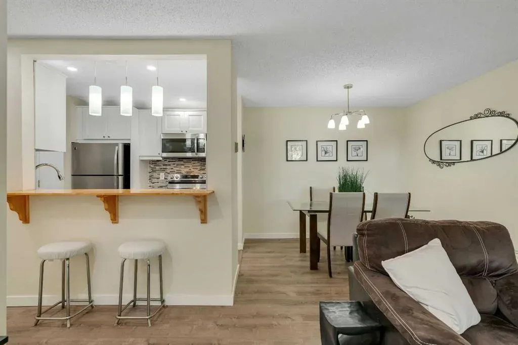 11 Dover Point SE, #104